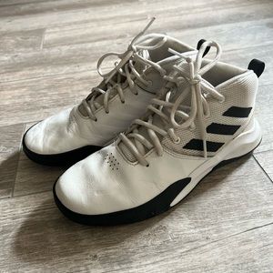 Men’s Adidas Own the game basketball sneakers size 5 1/2